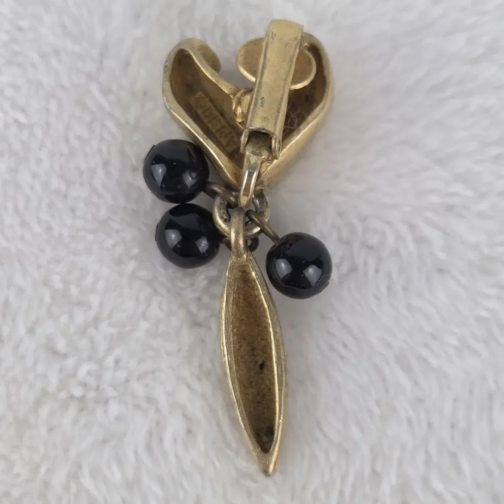 Vintage Black Bead Gold Tone Leaf Dangle Clip On Earrings 1.75